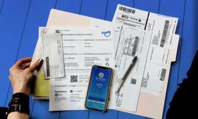 Come pagare multe, tributi, bollo auto e tasse universitarie dal telefonino