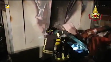 Lunghi lavori dei Vigili del Fuoco per spegnere un incendio a Vicenza