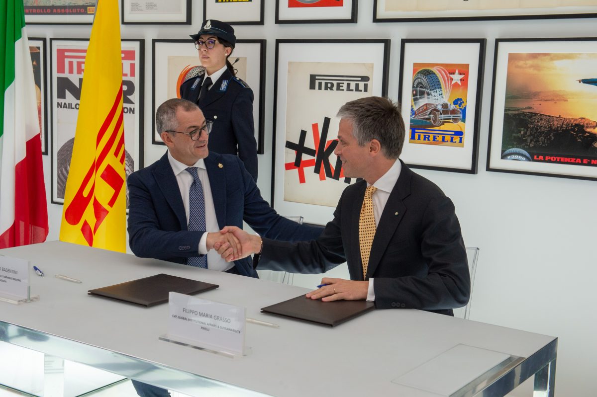 Galleria foto 'Giuseppe Conte visita l’area ricerca e sviluppo dell’Hq Pirelli' - foto 6