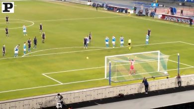 Immobile scivola e sbaglia il rigore in Napoli-Lazio | video