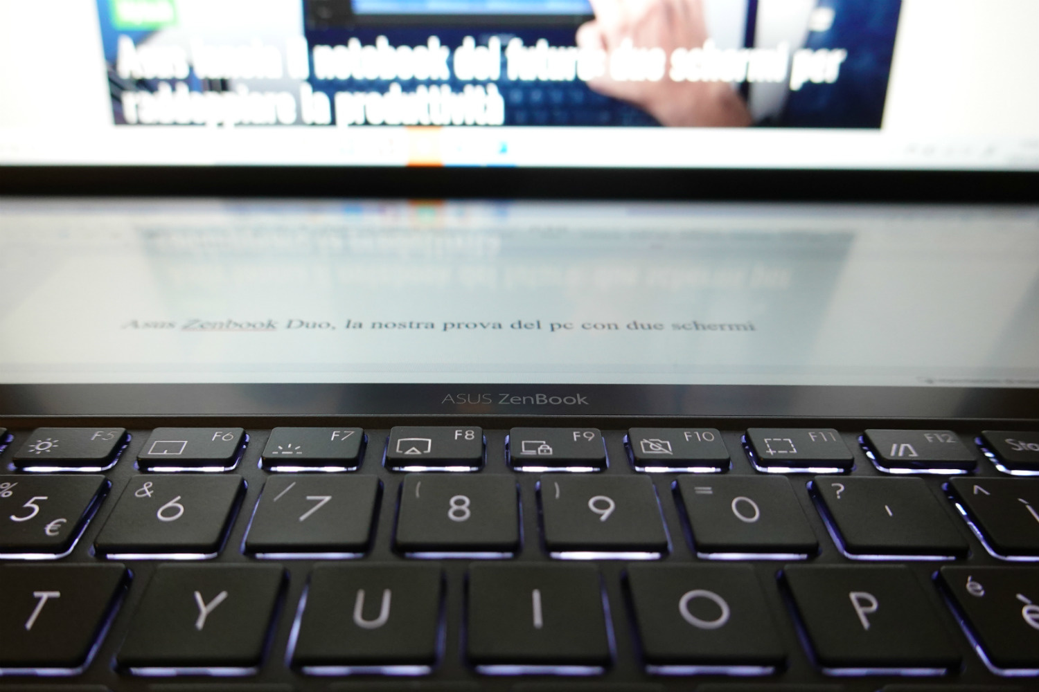 Asus ZenBook Duo, la prova del pc con due schermi Asus ZenBook Duo, la prova del pc con due schermi
