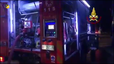 Incendiato materiale plastico a Napoli