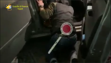 Maxi sequestro di cocaina a Napoli