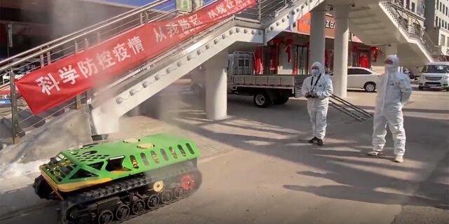 Coronavirus, la Cina usa i mini-carri armati Coronavirus, la Cina usa i mini-carri armati