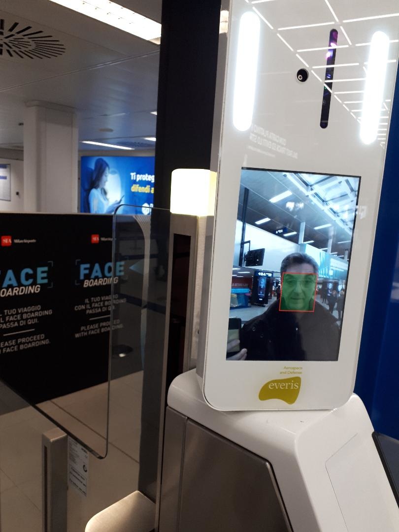 Aeroporti: al via il riconoscimento facciale Aeroporti: al via il riconoscimento facciale