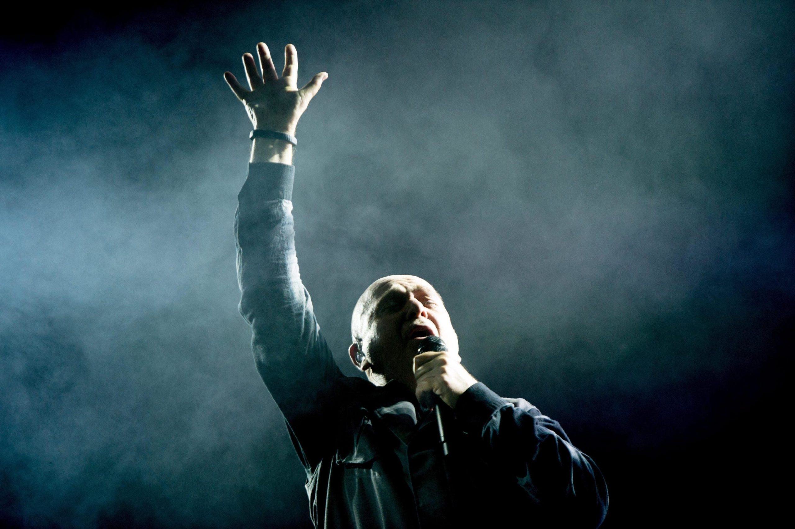 Peter Gabriel compie 70 anni: viaggio nella discografia di un genio
