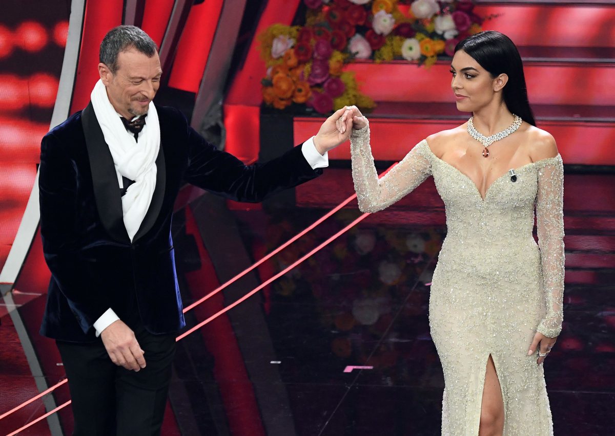 Galleria foto 'Sanremo 2020: Benigni mattatore all’Ariston, c’è Ronaldo in platea' - foto 10