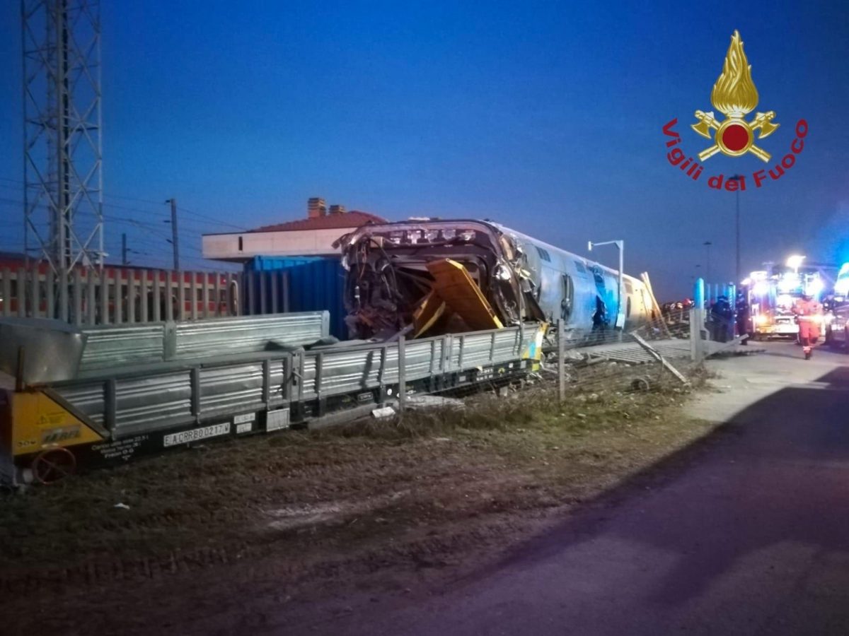 Treno deragliato a Lodi. La tragedia in diretta