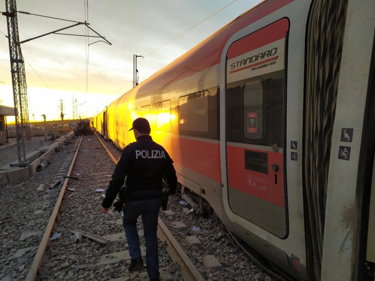 Treno deragliato a Lodi. La tragedia in diretta