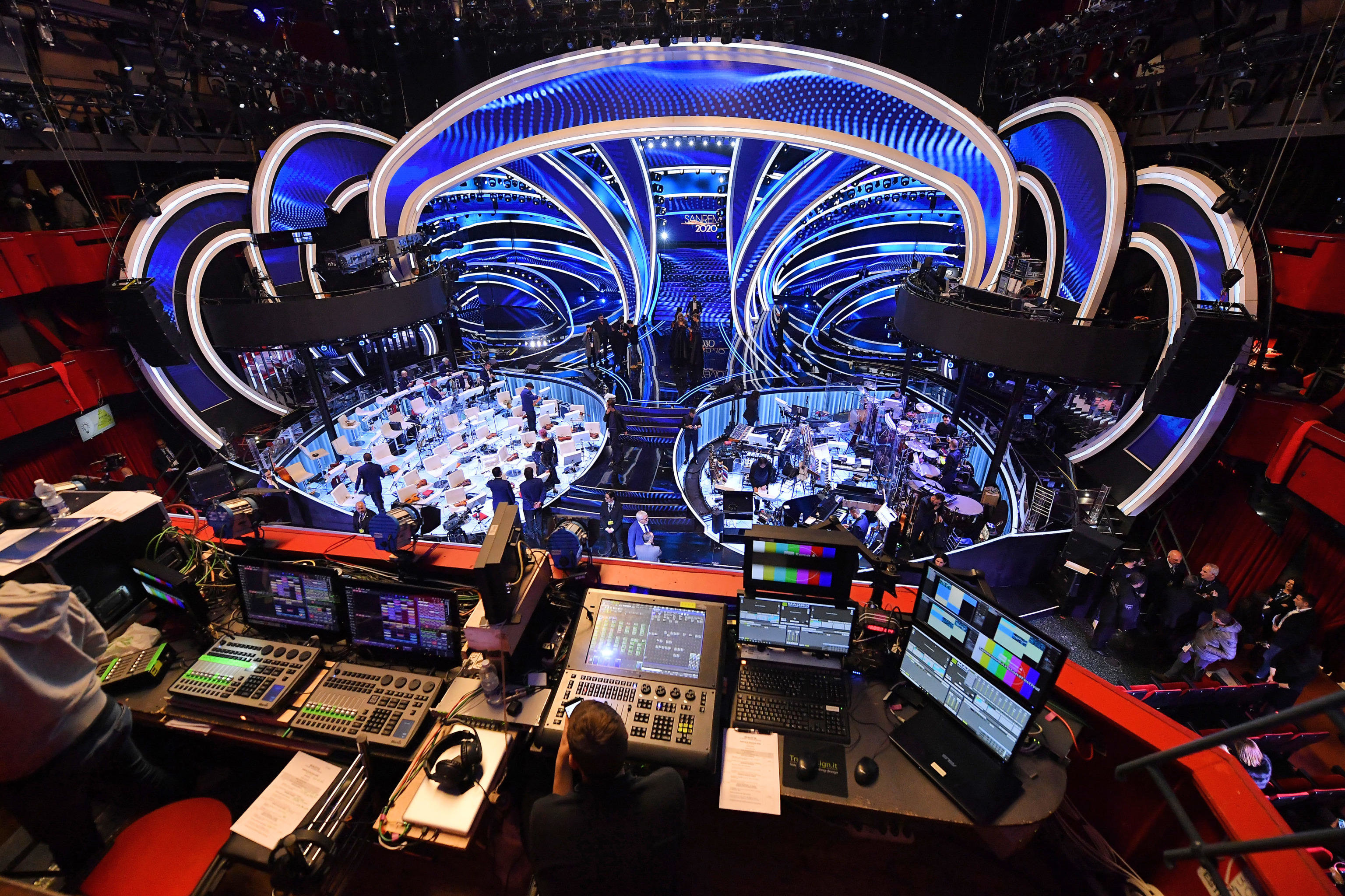 Sanremo 2020: buona la prima per Amadeus, Tiziano Ferro in lacrime Sanremo 2020: buona la prima per Amadeus, Tiziano Ferro in lacrime