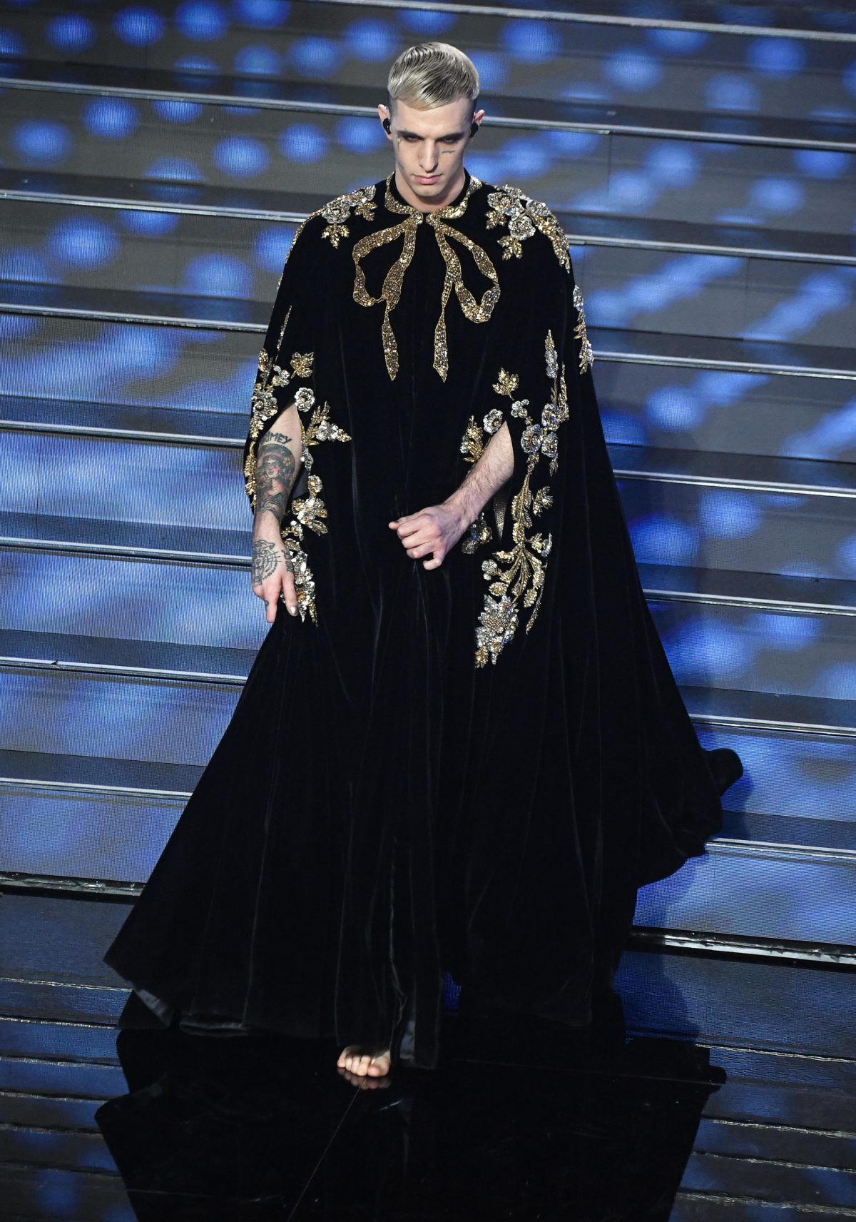 Galleria foto 'Sanremo 2020: buona la prima per Amadeus, Tiziano Ferro in lacrime' - foto 2