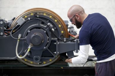 La perdita del lavoro è quasi tutta nei contratti a tempo indeterminato