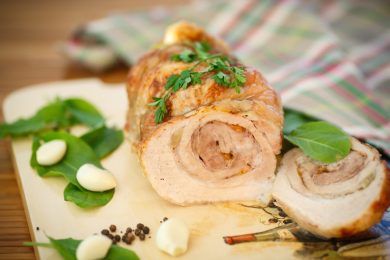 Cuciniamo insieme: rotolo di vitello alle erbe fini con patate al fondente