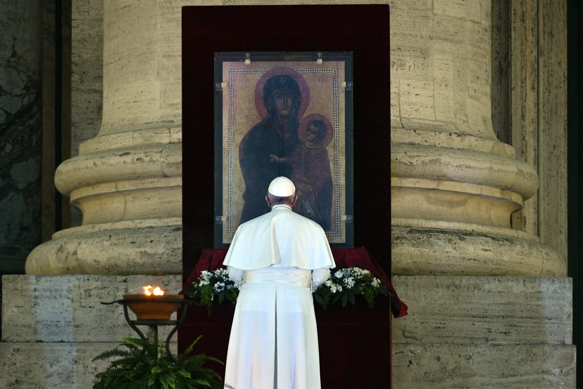 Galleria foto 'La benedizione «Urbi et Orbi» di Papa Francesco nella Piazza San Pietro vuota' - foto 5