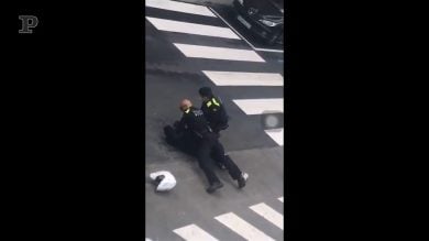 Spagna, la Polizia usa le maniere forti contro chi non rispetta i divieti