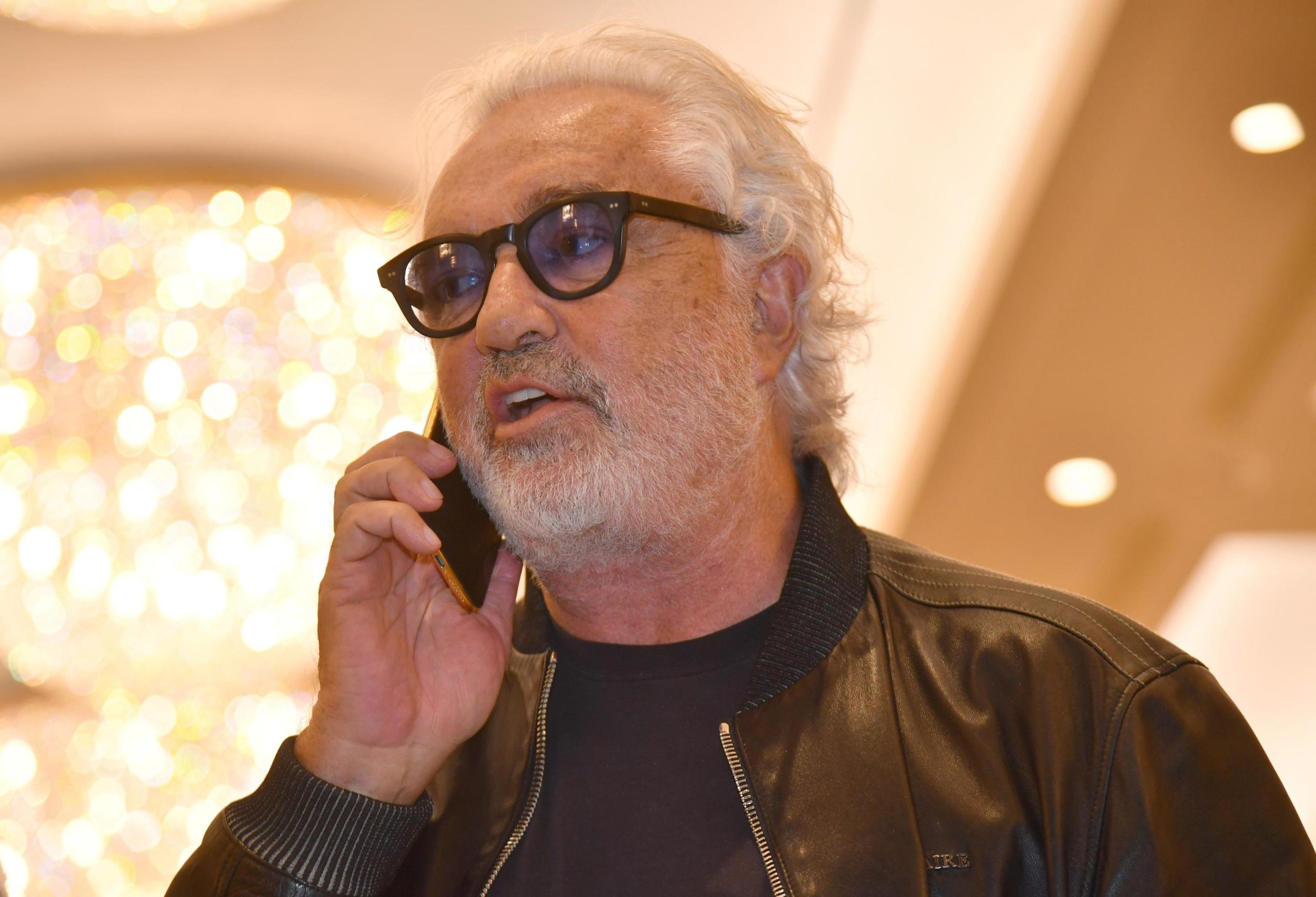 Briatore: «I cretini corrono più veloci del virus»