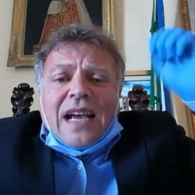 L’ira del Sindaco di Lucera, Antonio Tutolo, contro le parrucchiere a domicilio