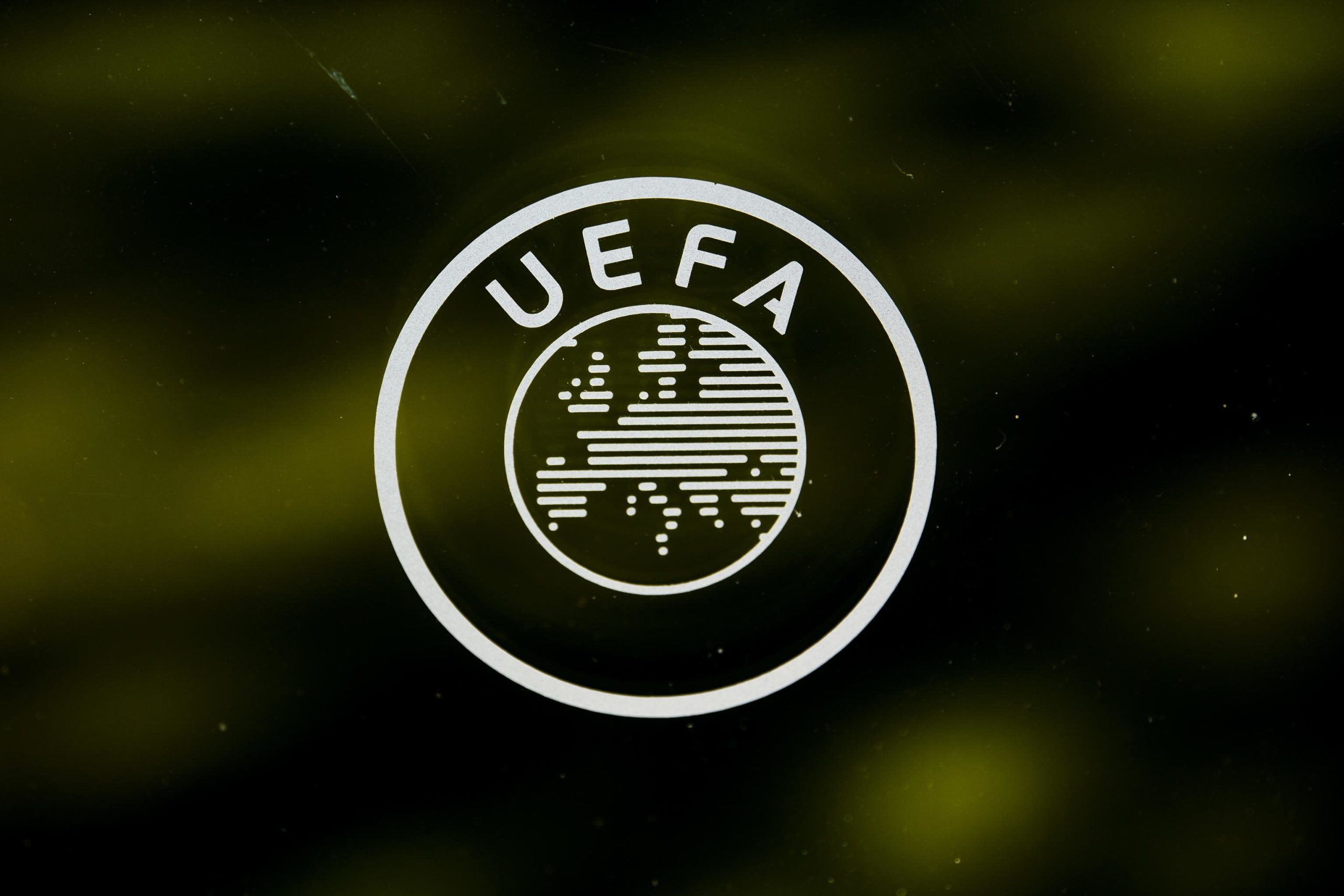 La Uefa si arrende: sospesa la Champions League La Uefa si arrende: sospesa la Champions League