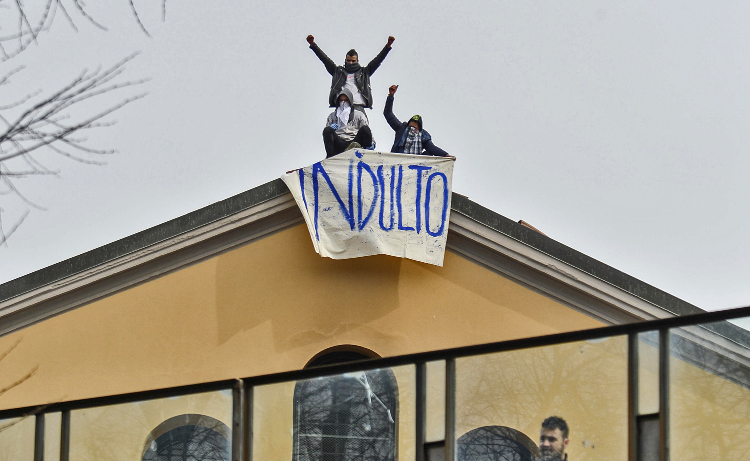 I detenuti comandano, i giudici si piegano