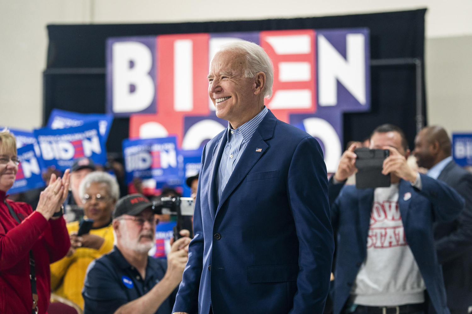 Biden surclassa Sanders. Sarà lui a sfidare Trump Biden surclassa Sanders. Sarà lui a sfidare Trump