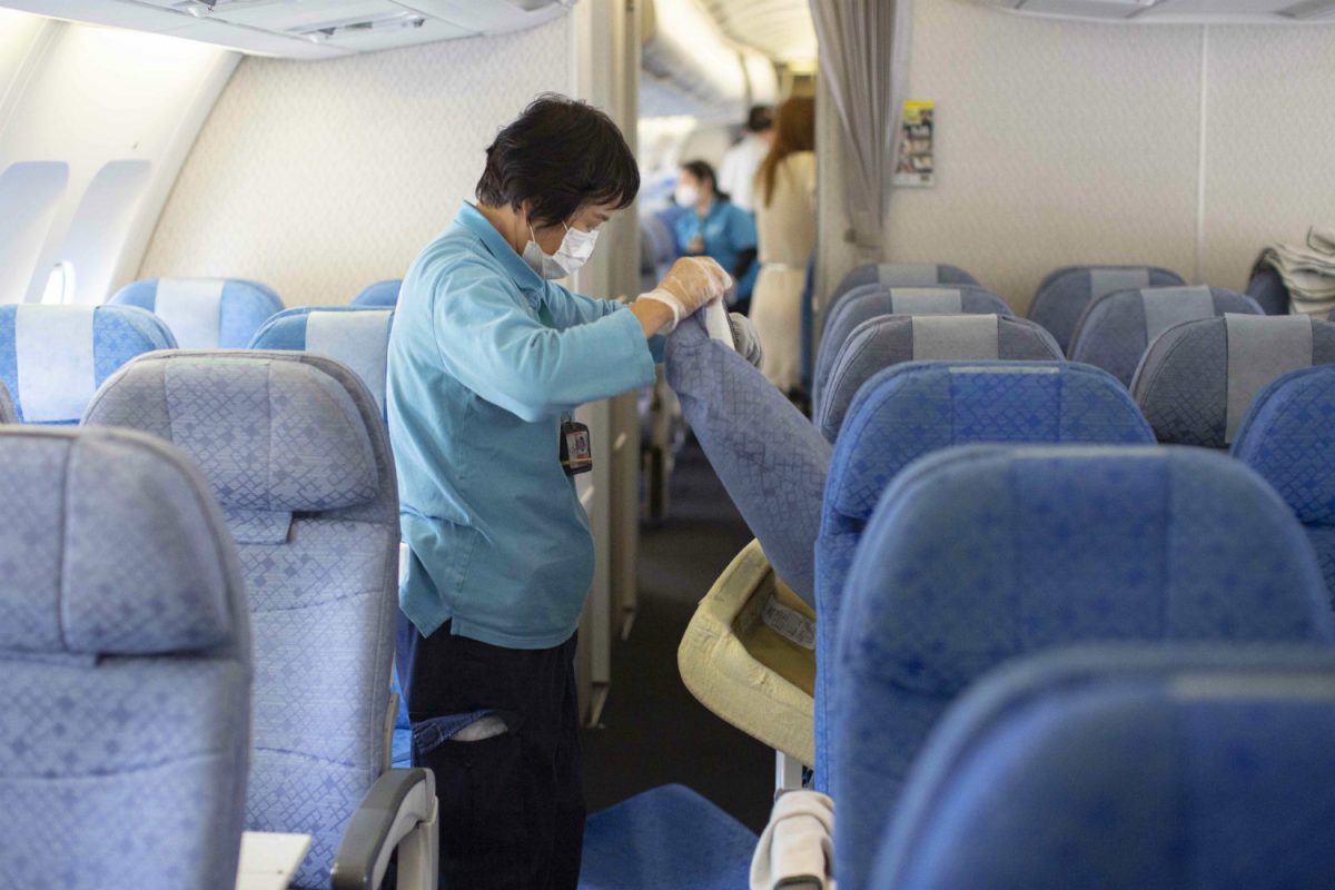 Galleria foto 'Coronavirus, come proteggersi in aereo' - foto 3