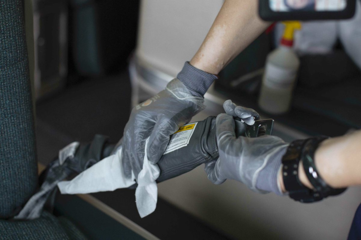 Coronavirus, come proteggersi in aereo Coronavirus, come proteggersi in aereo