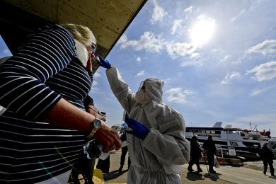 Follie virali in un Paese ce ha paura (ma resiste)