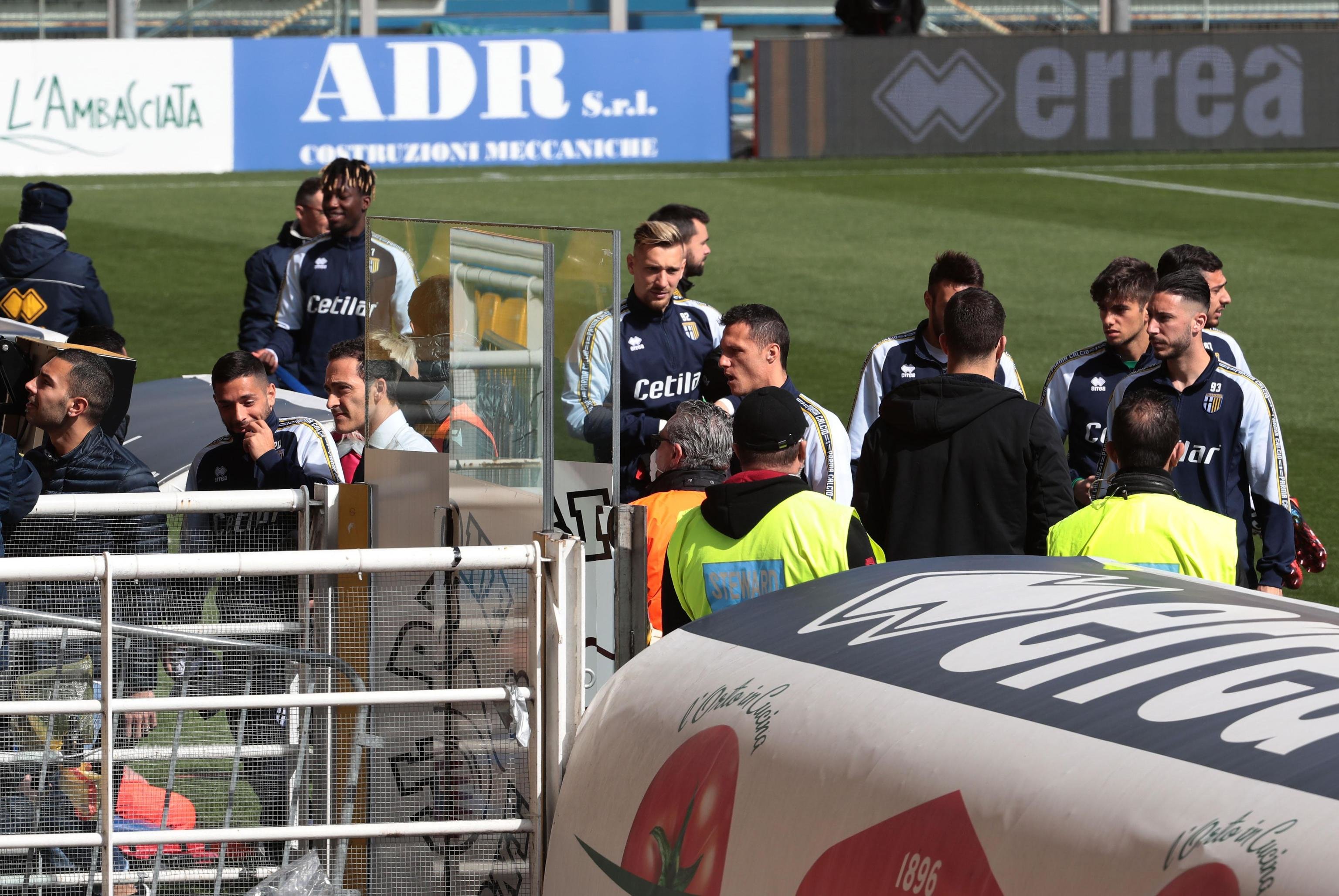 Parma-Spal: i giocatori si rifiutano di giocare (ma poi cedono)