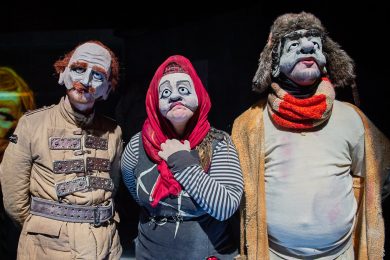 Parenti, il miracolo del teatro con due piscine