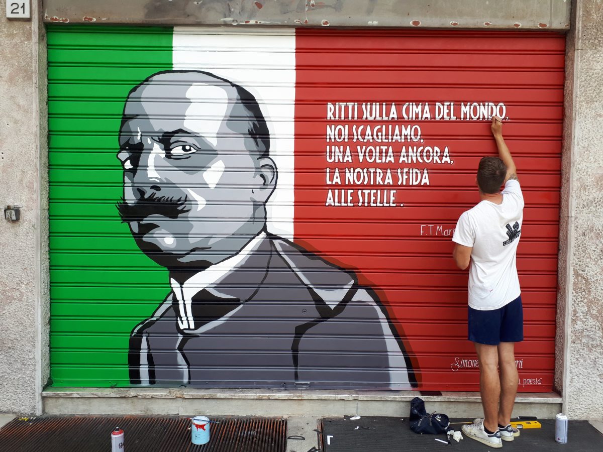 Galleria foto 'Il graffitaro che porta la poesia sulle saracinesche' - foto 11