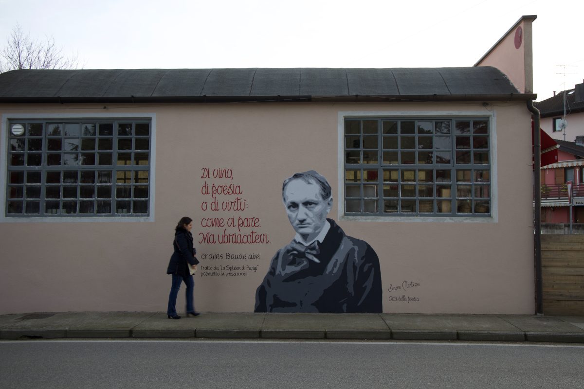 Galleria foto 'Il graffitaro che porta la poesia sulle saracinesche' - foto 3