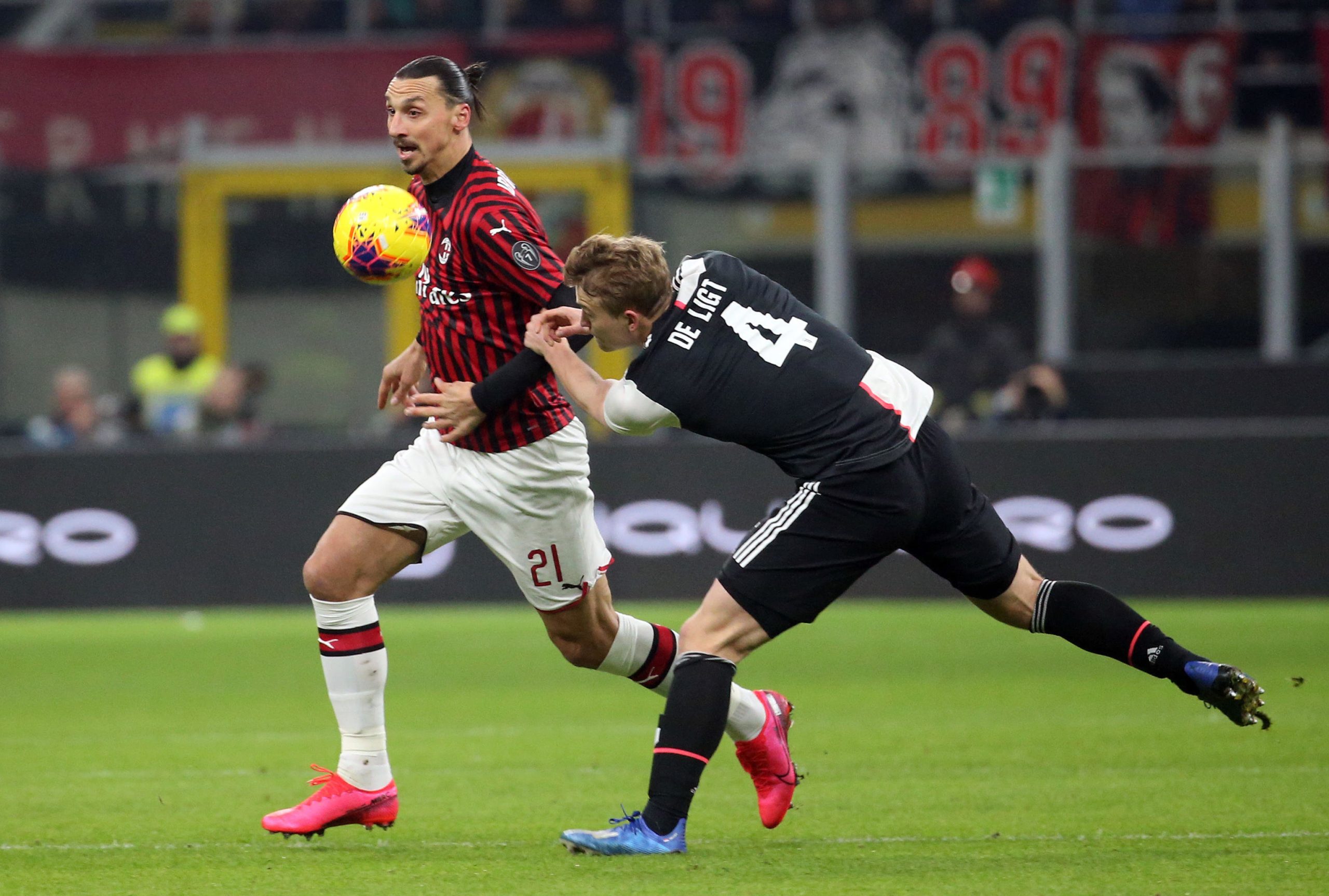 Ecco quanto costa fermare il calcio Ecco quanto costa fermare il calcio