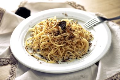 Cuciniamo insieme: Strangozzi alla spoletina (con tartufo e salsiccia)