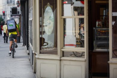 Cibo e spesa a domicilio, le precauzioni per le consegne sicure