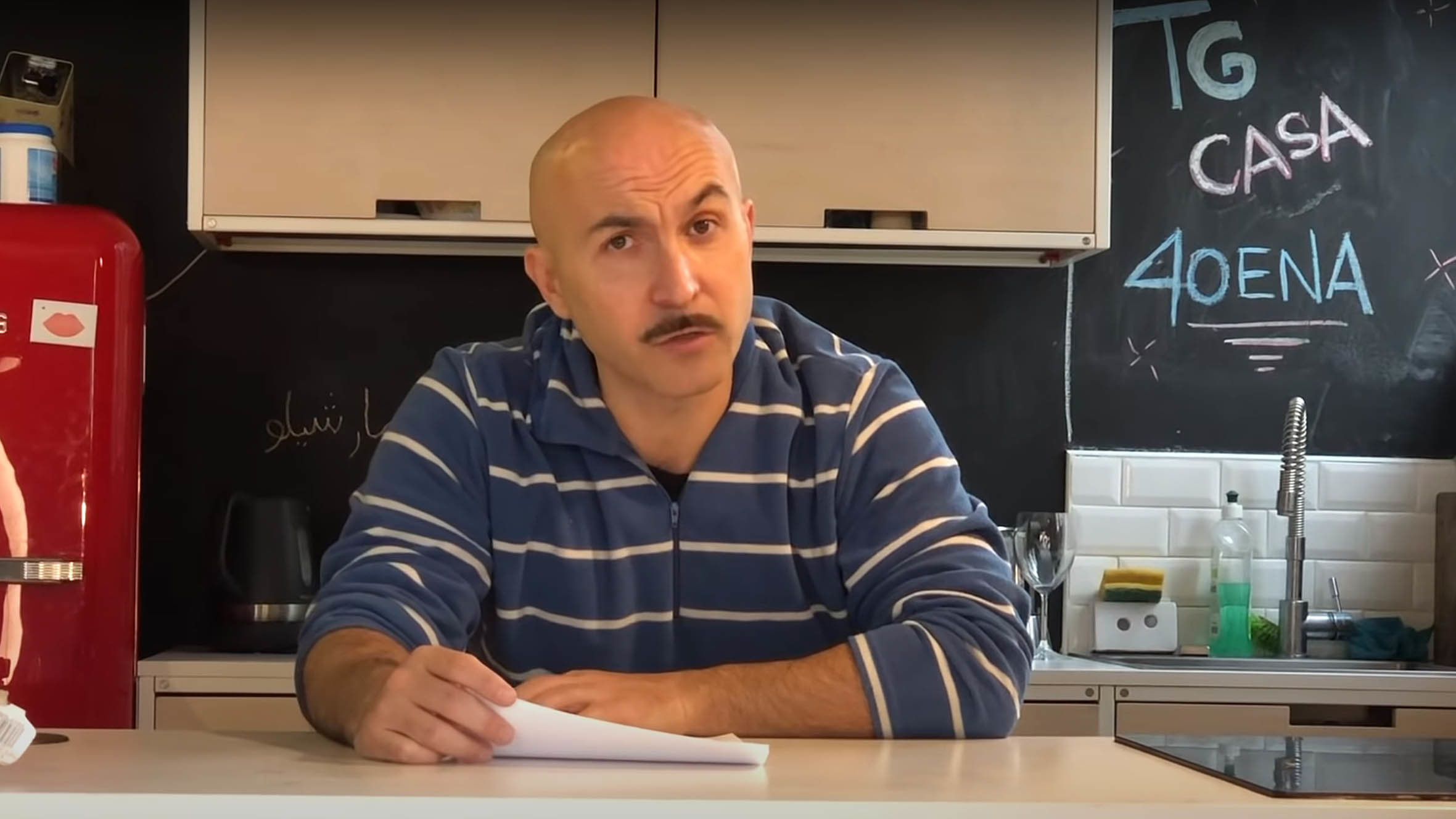 Maccio Capatonda ci apre le porte del suo Tg Casa Quarantena Maccio Capatonda ci apre le porte del suo Tg Casa Quarantena