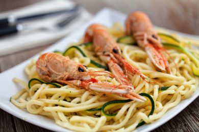 Cuciniamo insieme: tonnarelli agli scampi (pomodorini e zucchine)