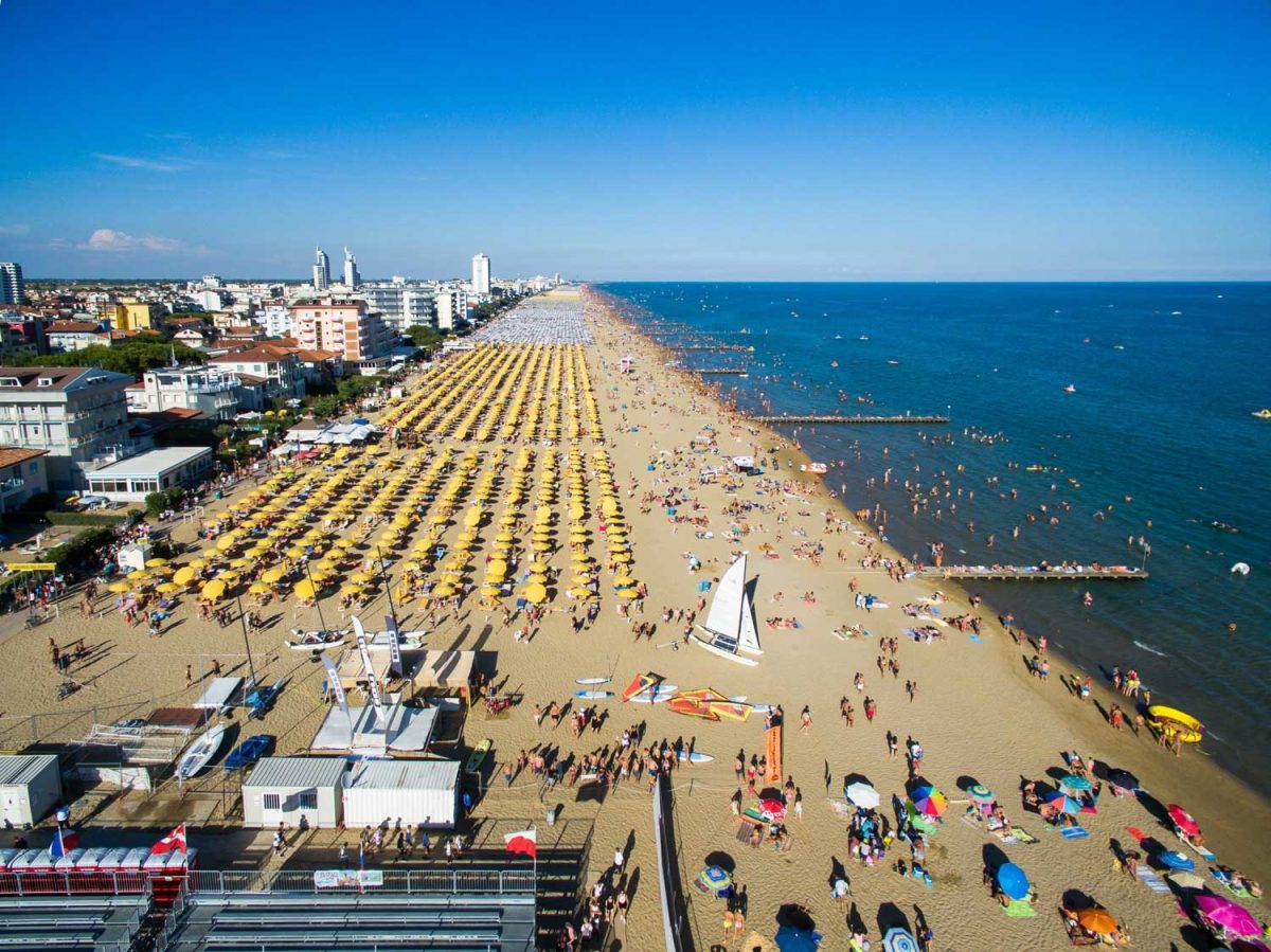 Galleria foto 'Le spiagge del Veneto estate 2020. Voglia di ripartire ma servono risposte dal Governo' - foto 5