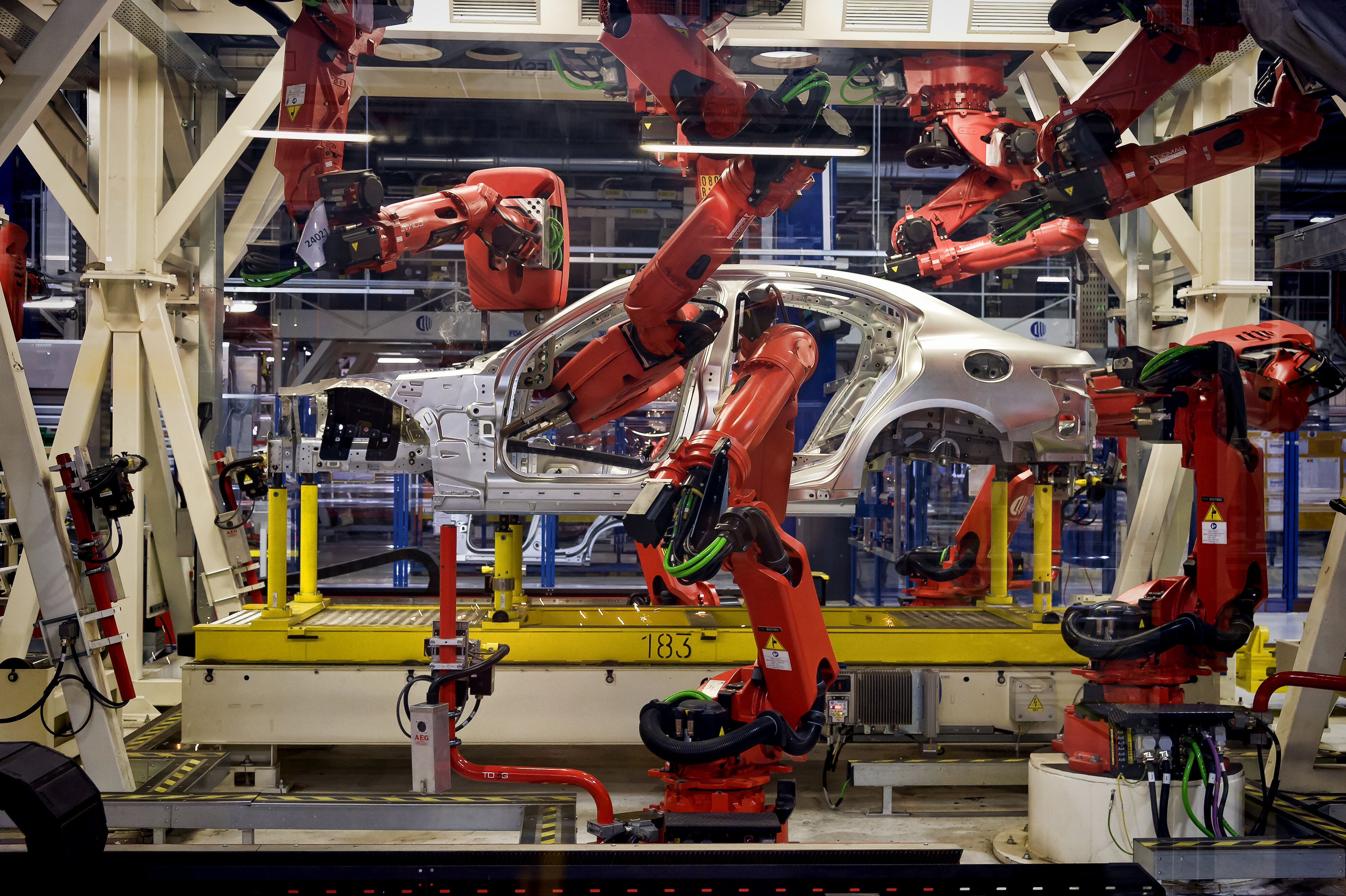 Gli effetti devastanti della politica dei rinvii su turismo e industria