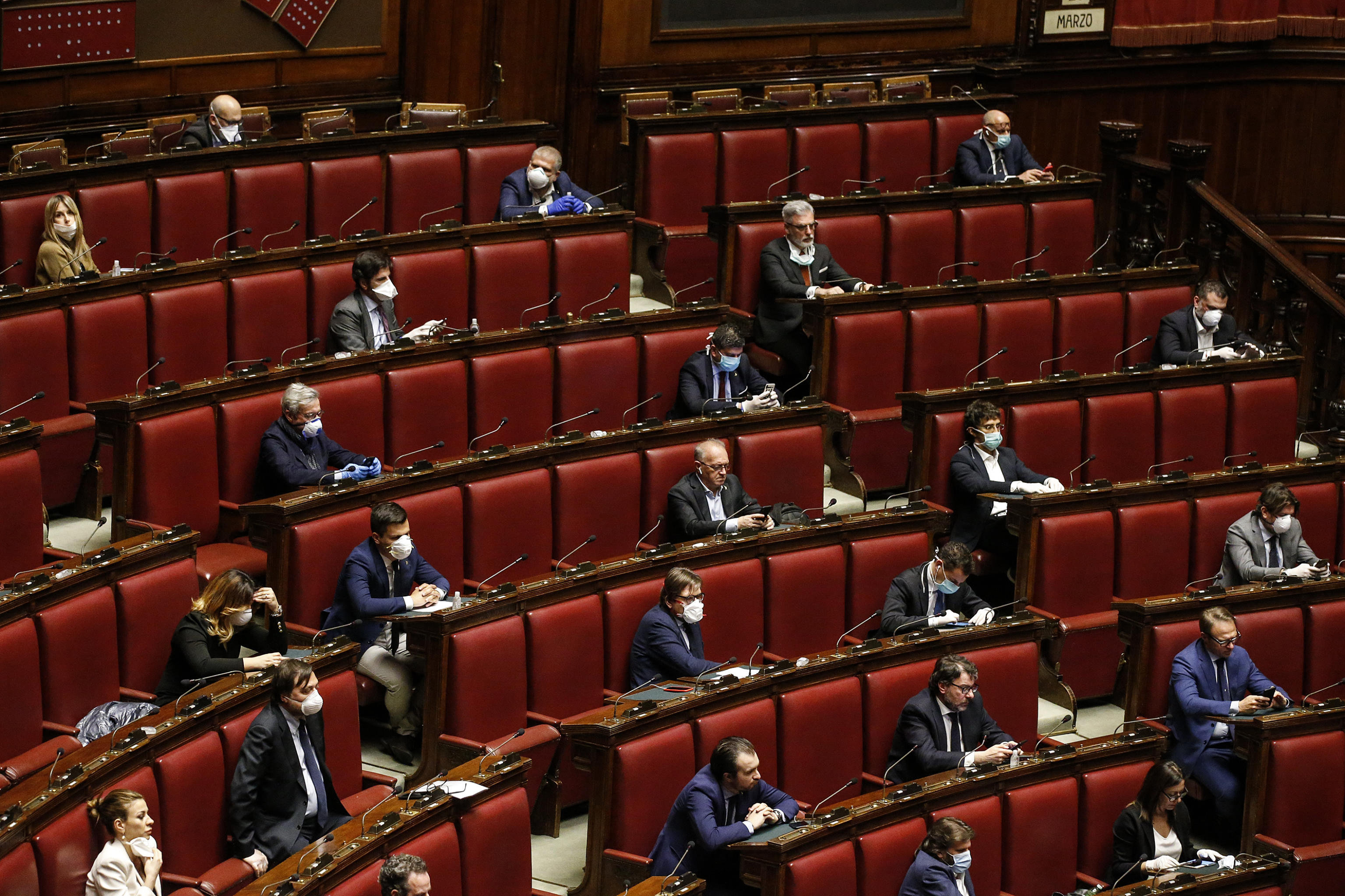 Gli effetti devastanti della politica dei rinvii su turismo e industria