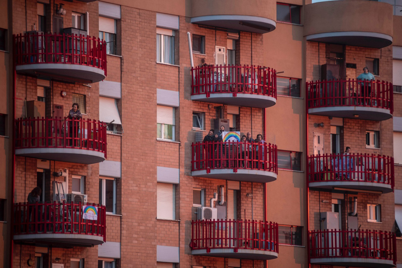 Vicini di casa, da nemici a (quasi) amici Vicini di casa, da nemici a (quasi) amici