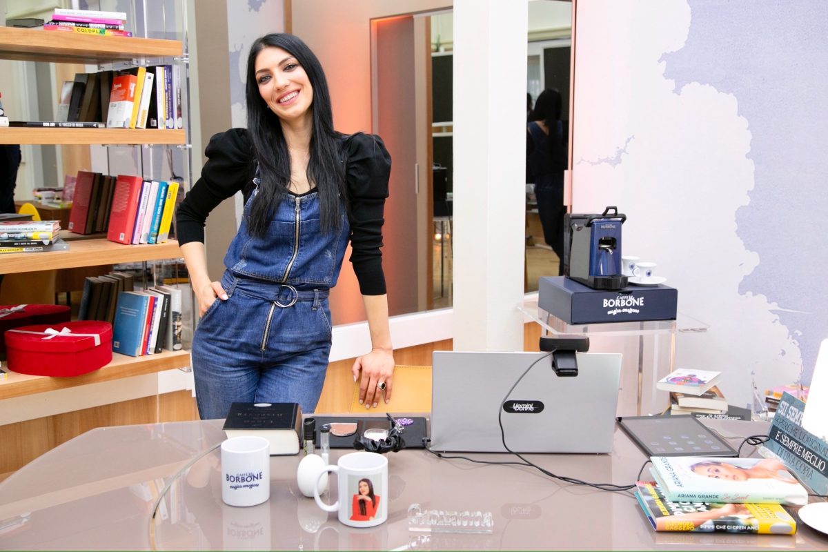 Galleria foto 'Uomini e Donne: come sarà la nuova versione del people show' - foto 4