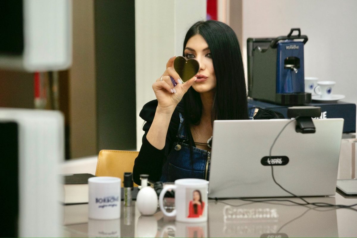 Galleria foto 'Uomini e Donne: come sarà la nuova versione del people show' - foto 7