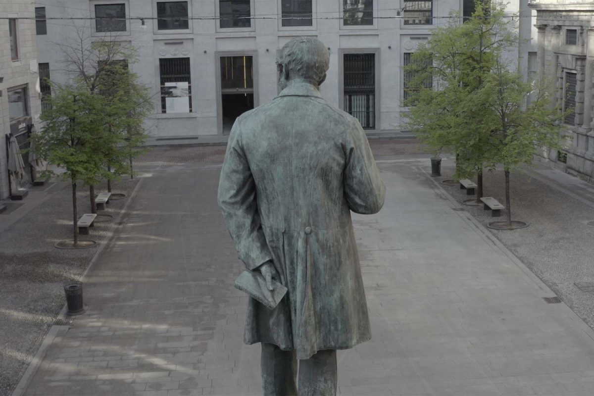 Galleria foto 'Coronavirus: la Milano del lockdown vista dall’alto e dagli occhi delle sue statue – Video' - foto 3