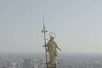 Coronavirus: la Milano del lockdown vista dall’alto e dagli occhi delle sue statue – Video