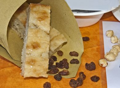 Cuciniamo insieme: pizza dolce di Pasqua e uova farcite