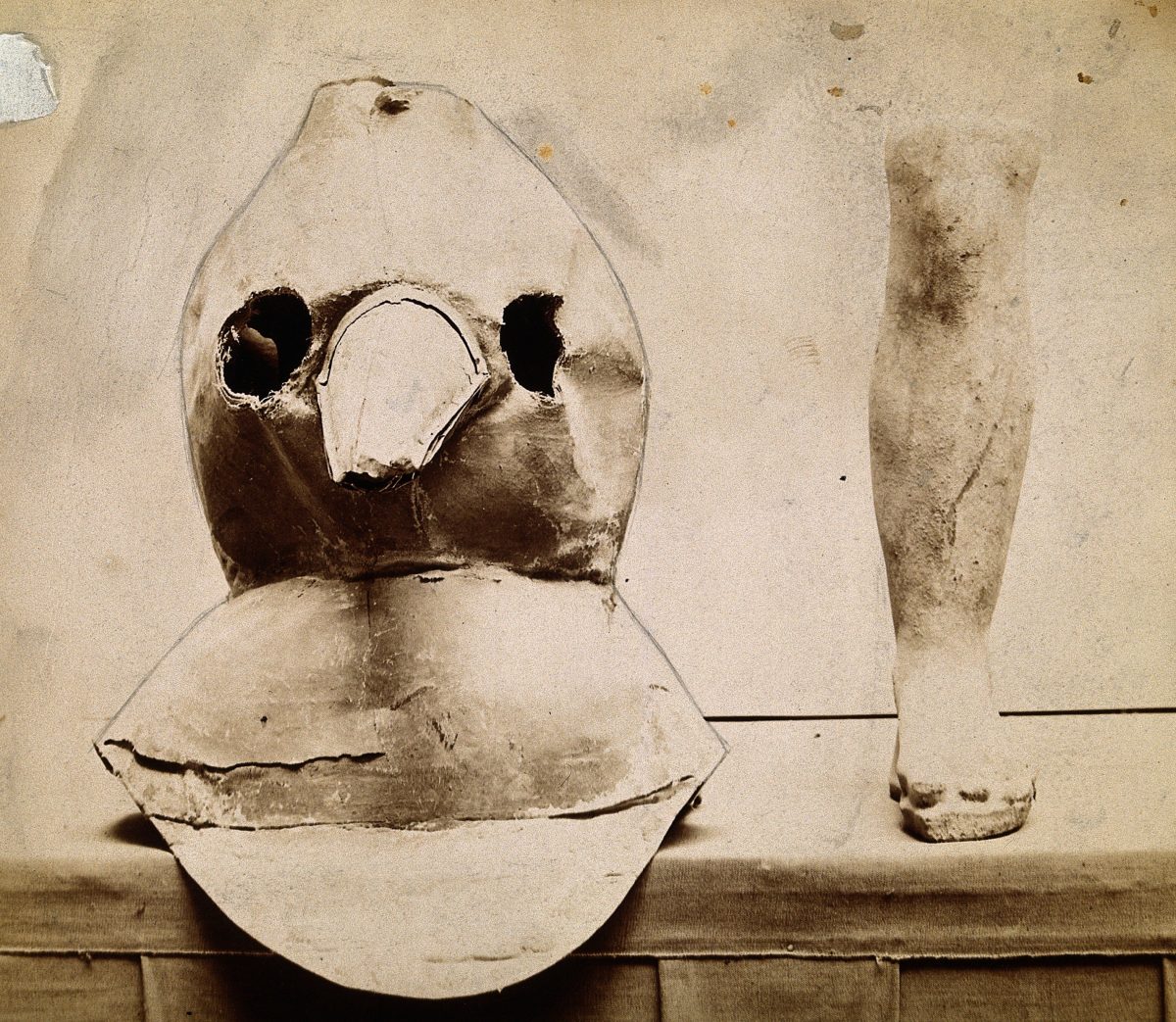 Galleria foto 'Gli indumenti protettivi nei secoli: dalla peste nera al coronavirus (storia e foto)' - foto 14