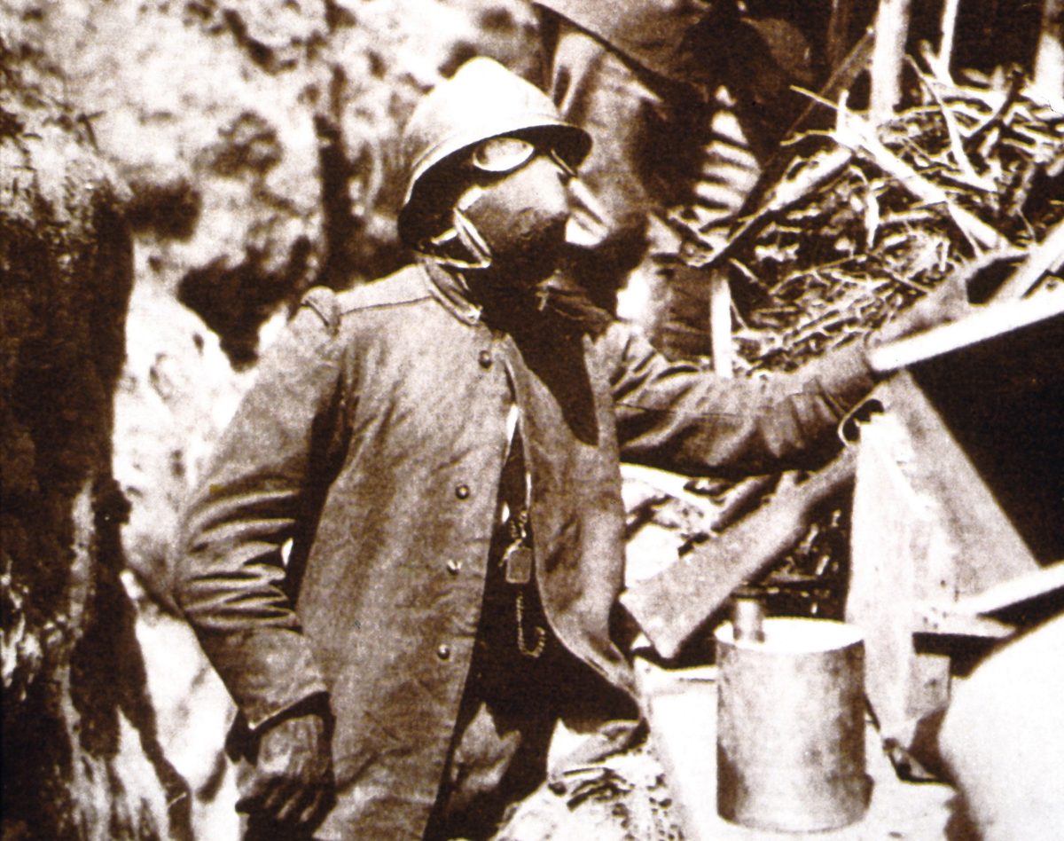 Galleria foto 'Gli indumenti protettivi nei secoli: dalla peste nera al coronavirus (storia e foto)' - foto 8