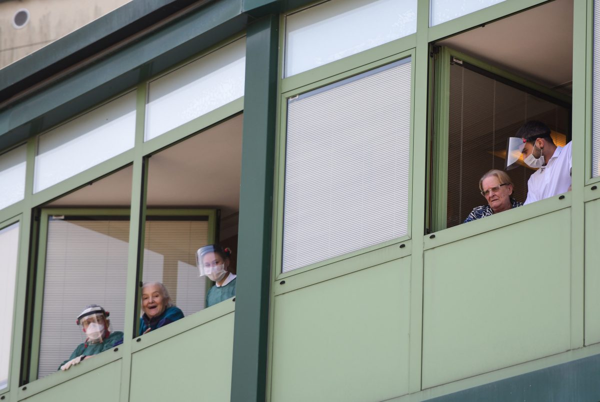 Galleria foto 'Anziani: ora così fragili, ma sempre così necessari' - foto 2