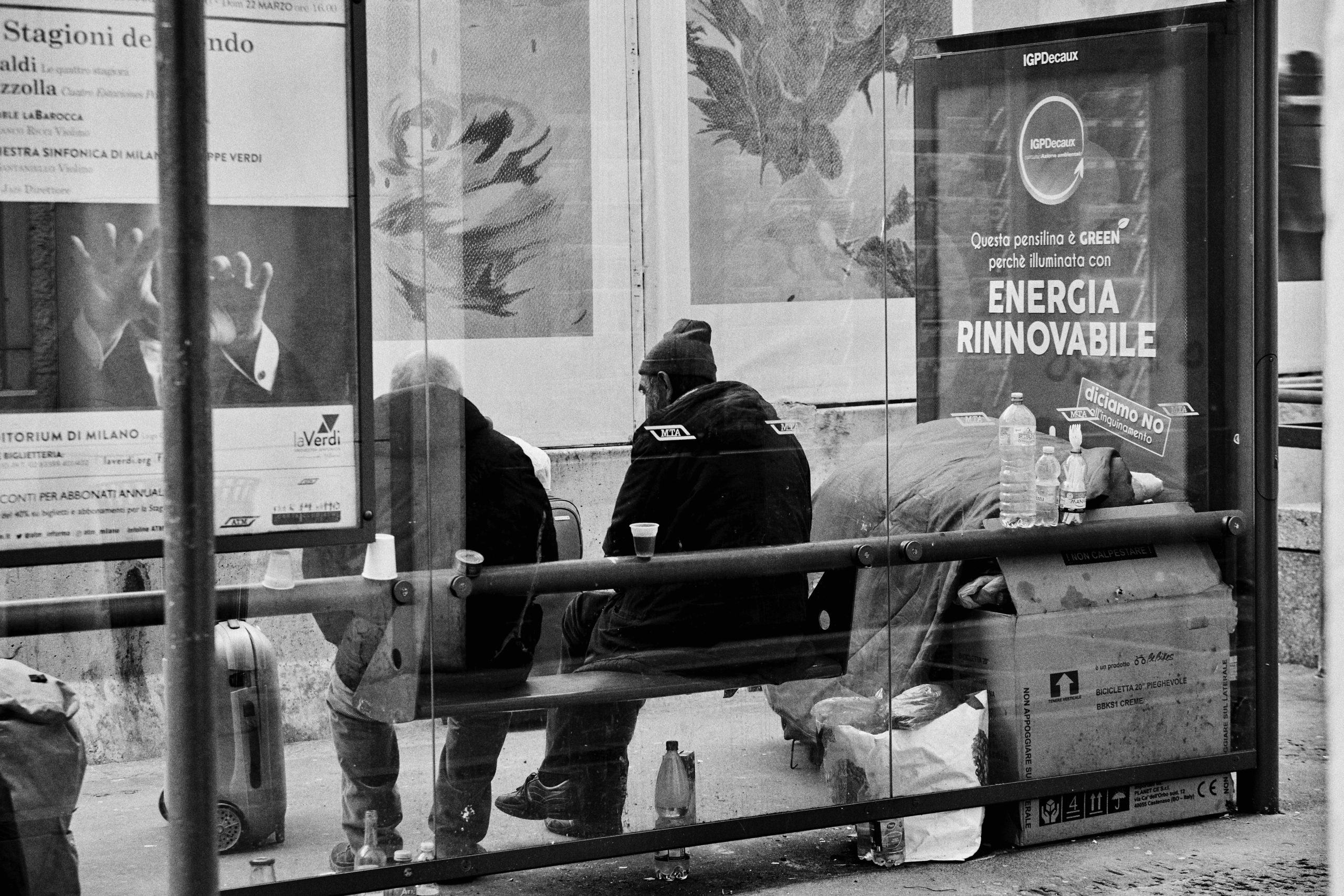 Gli invisibili costruiscono città: il mondo parallelo del coronavirus