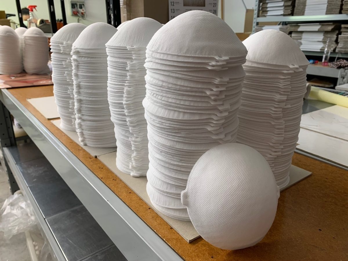 Galleria foto 'Coronavirus, un’azienda trasforma reggiseni in mascherine' - foto 2